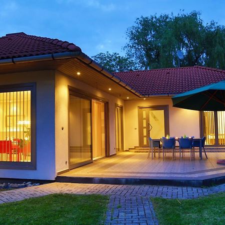 Vila Hajnal Nyaralohaz Balatonfenyves Exteriér fotografie